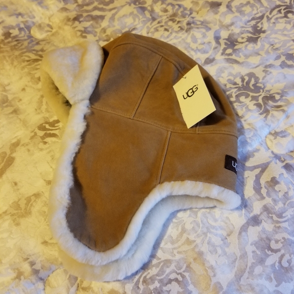 "SOLD" UGG Hat  - 60% reduction😃😃 - Picture 3 of 7